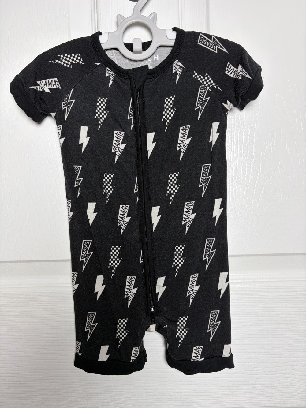 Fletch Mama’s Girl Shorty Zippy 6-12M Bamboo Black Lightning GUC